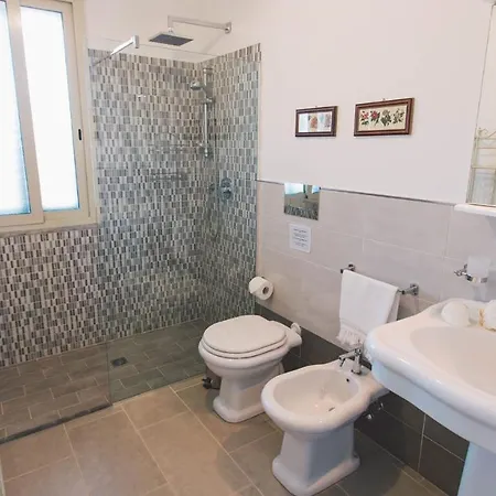 Ferradina 4&2, Emma 빌라