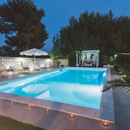 Ferradina 4&2, Emma 빌라